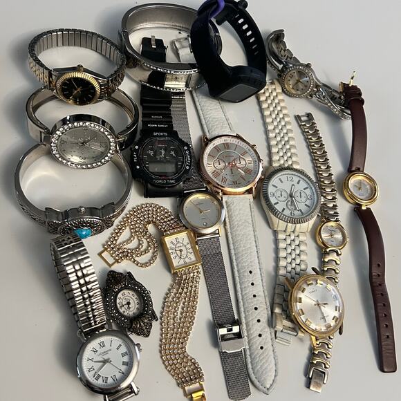 Assorted Watches Used Not Working For Parts Or Pieces lot 10 - Picture 2 of 8